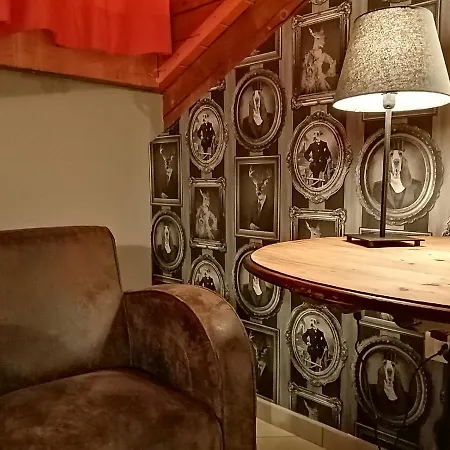 De La Gare - Dortoir & Hone