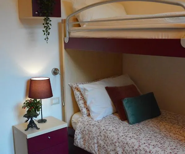 De La Gare - Dortoir & Hostel *